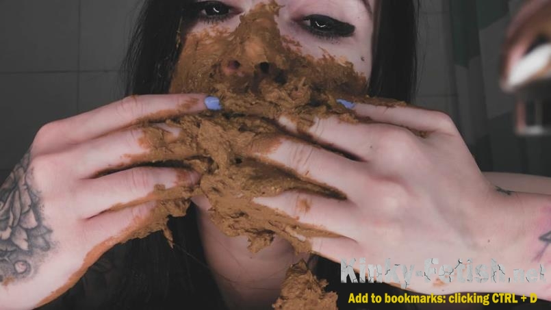 DirtyBetty - Crazy baby play with her own poo (FullHD | 2019)
