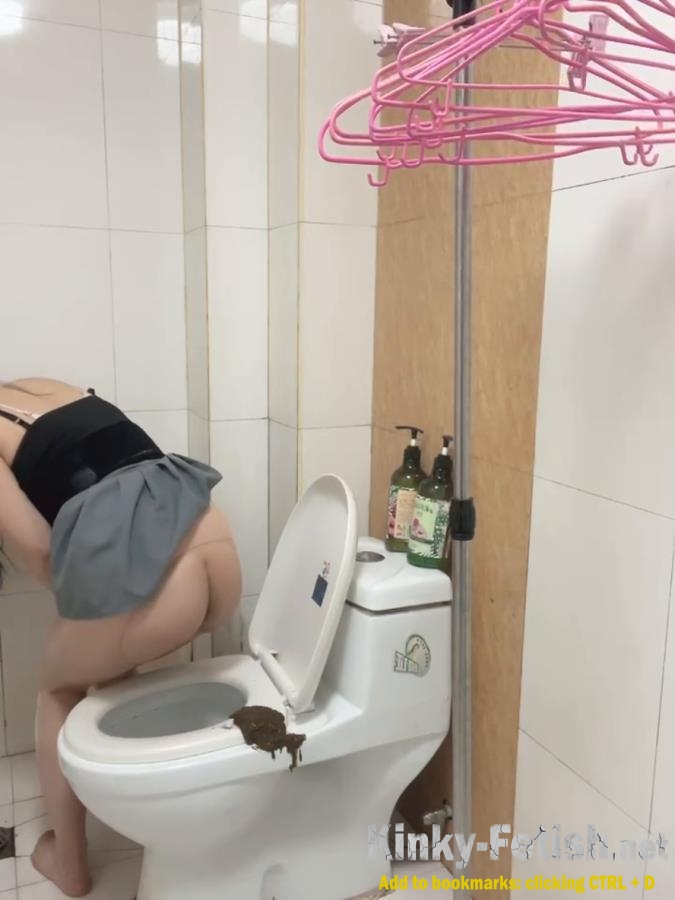Longbao Chinese Woman in Toilet Talking. P1 (SD | 2025)
