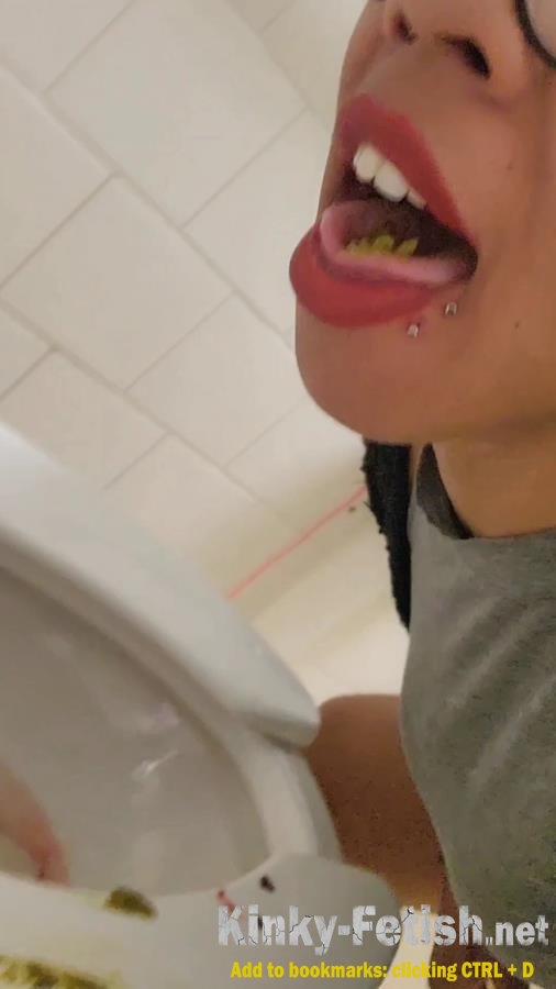 DaddyUni21 - UniElla Public bathroom solo play (SD | 2025)